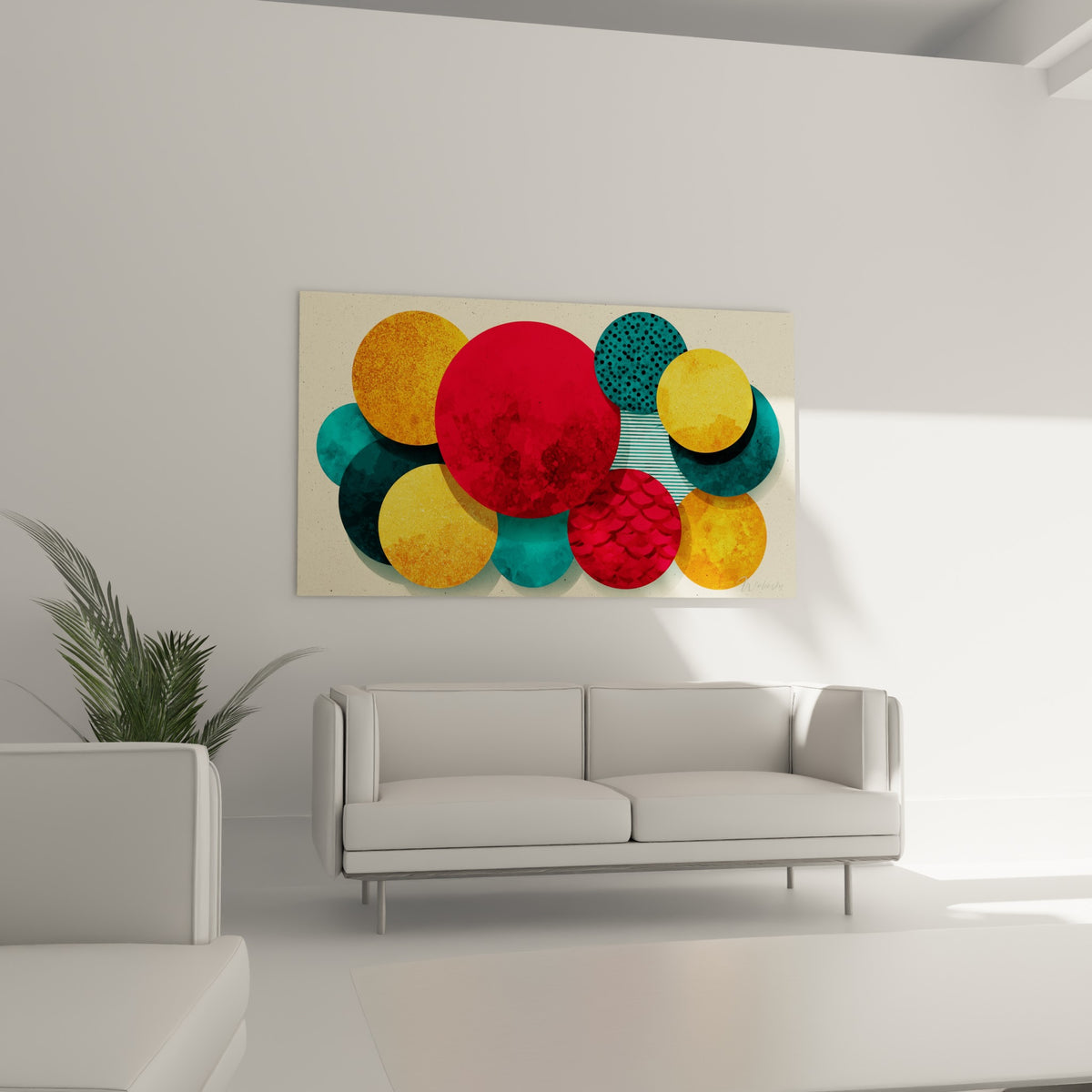 Bulles colorées sarcelle et orange sable en tableau géométrique abstrait, au-dessus d'un canapé dans un salon lumineux