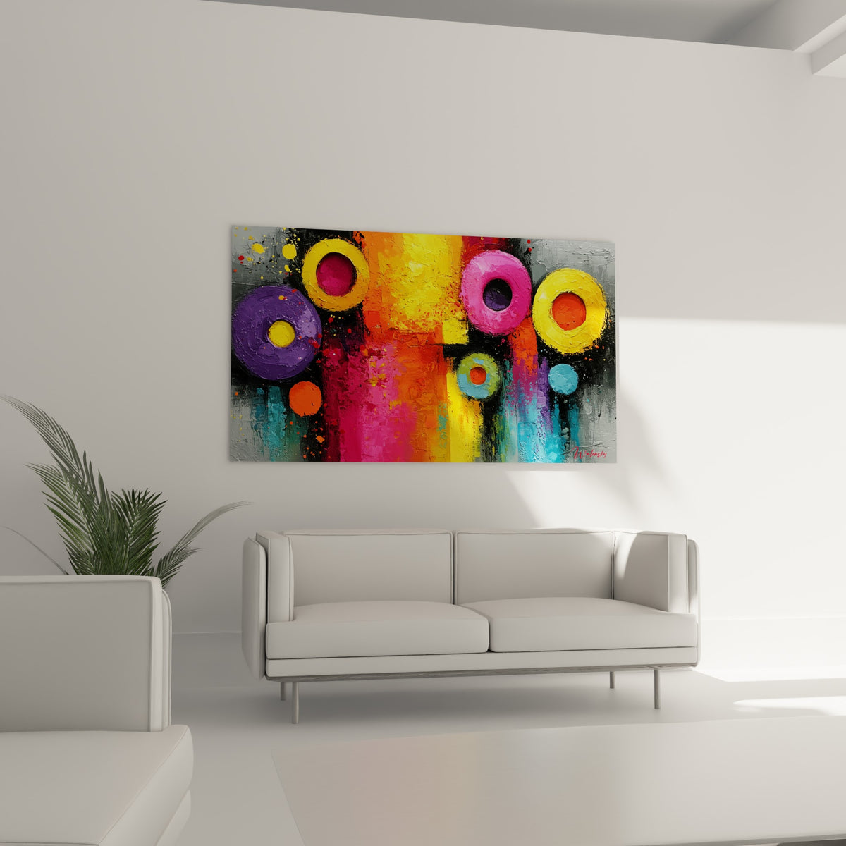 Motifs circulaires turquoise et orange du tableau géometrique abstrait au-dessus d'un canapé dans un salon lumineux