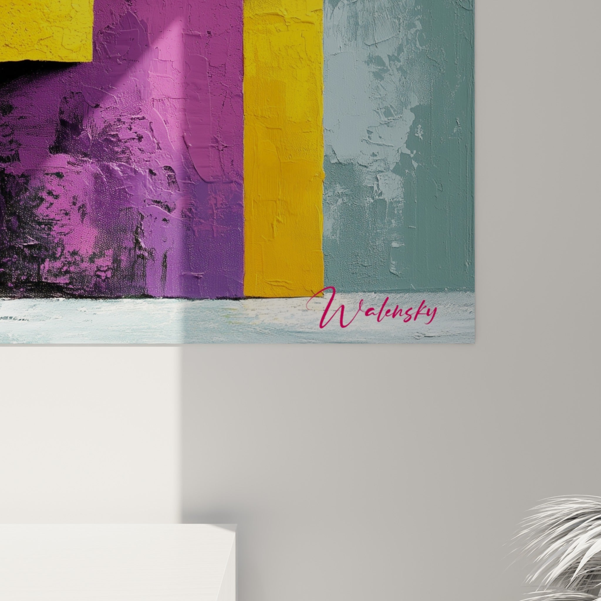 Empâtements épais et coulures visibles sur les carrés jaune et rose du tableau géometrique abstrait accroché