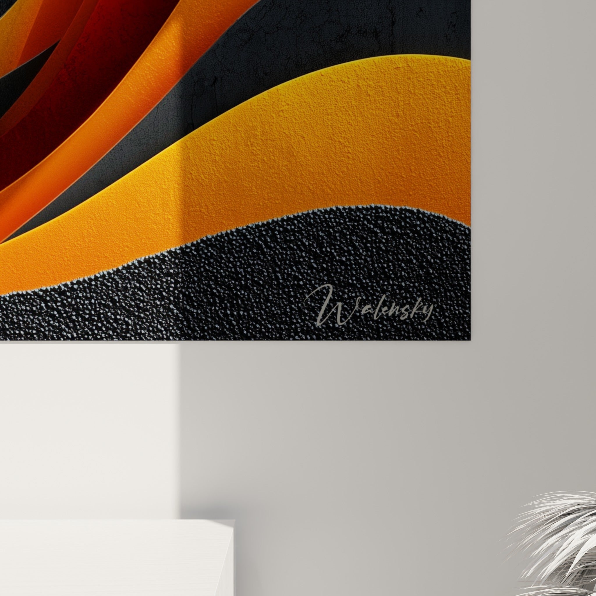 Détail rapproché des courbes orange et grain anthracite d'un tableau géométrique abstrait