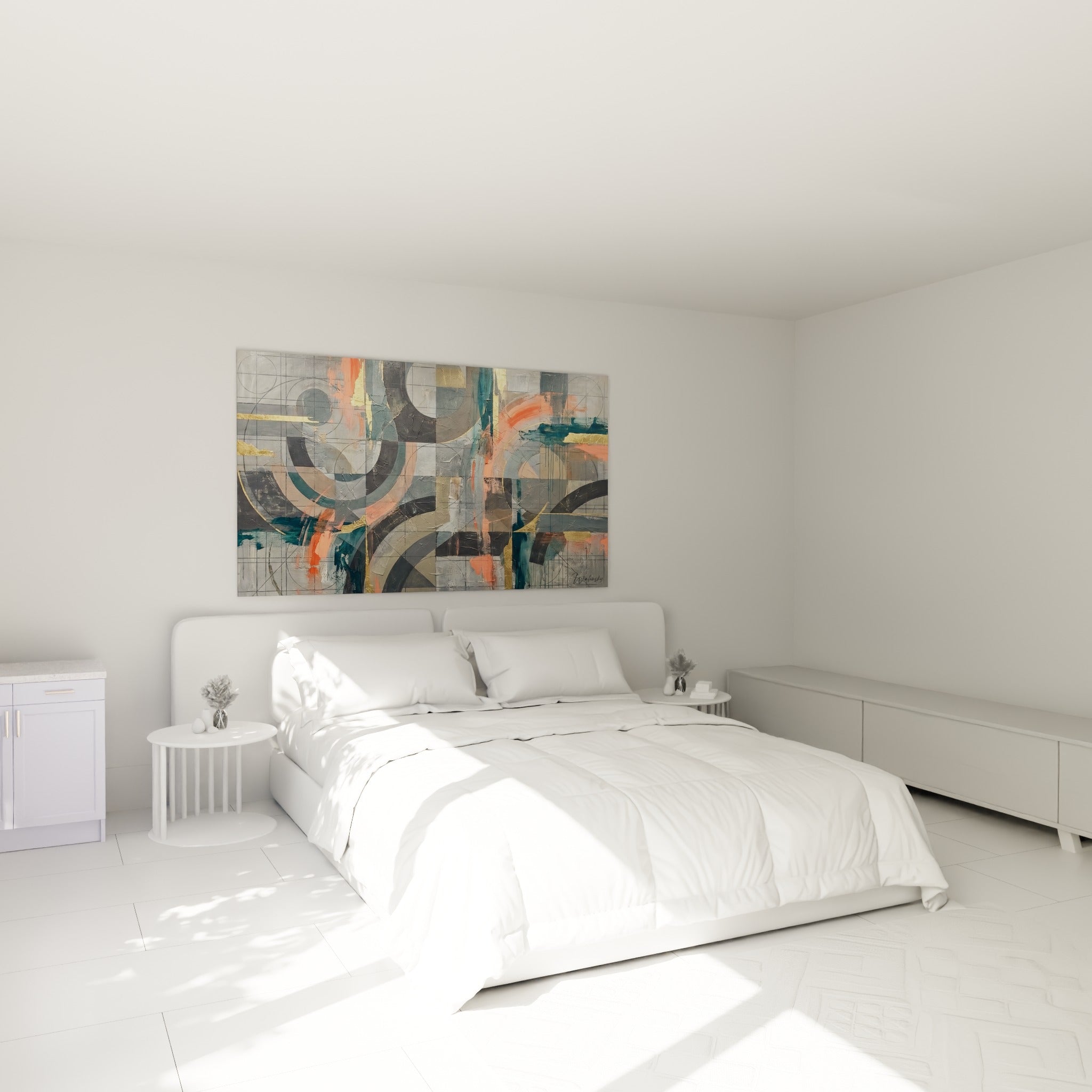 Composition géométrique corail et grise aux lignes dorées, accrochée au-dessus d'un lit dans une chambre claire