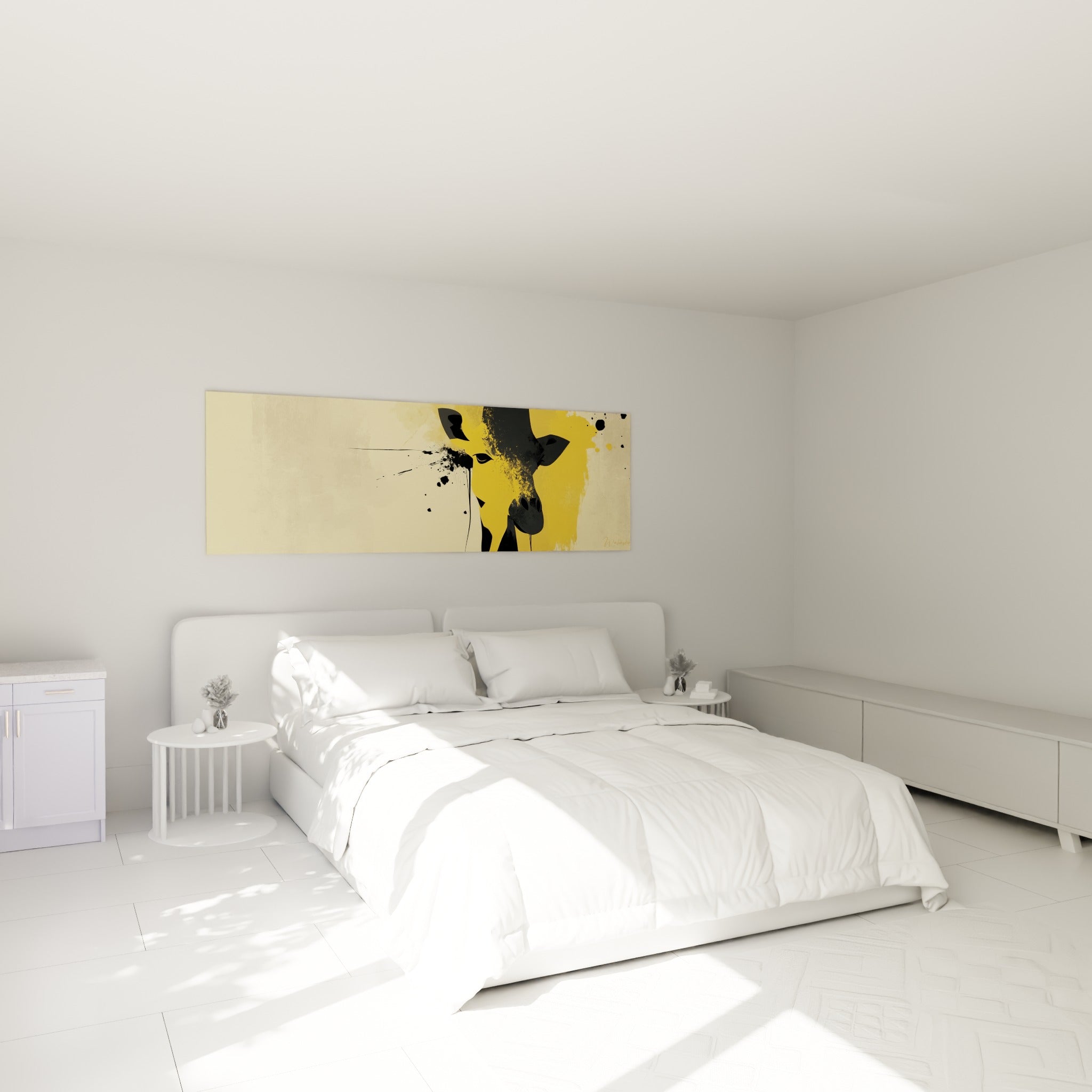 Museau de girafe jaune et anthracite éclaboussé d'encre, accroché au-dessus d'un lit dans une chambre claire