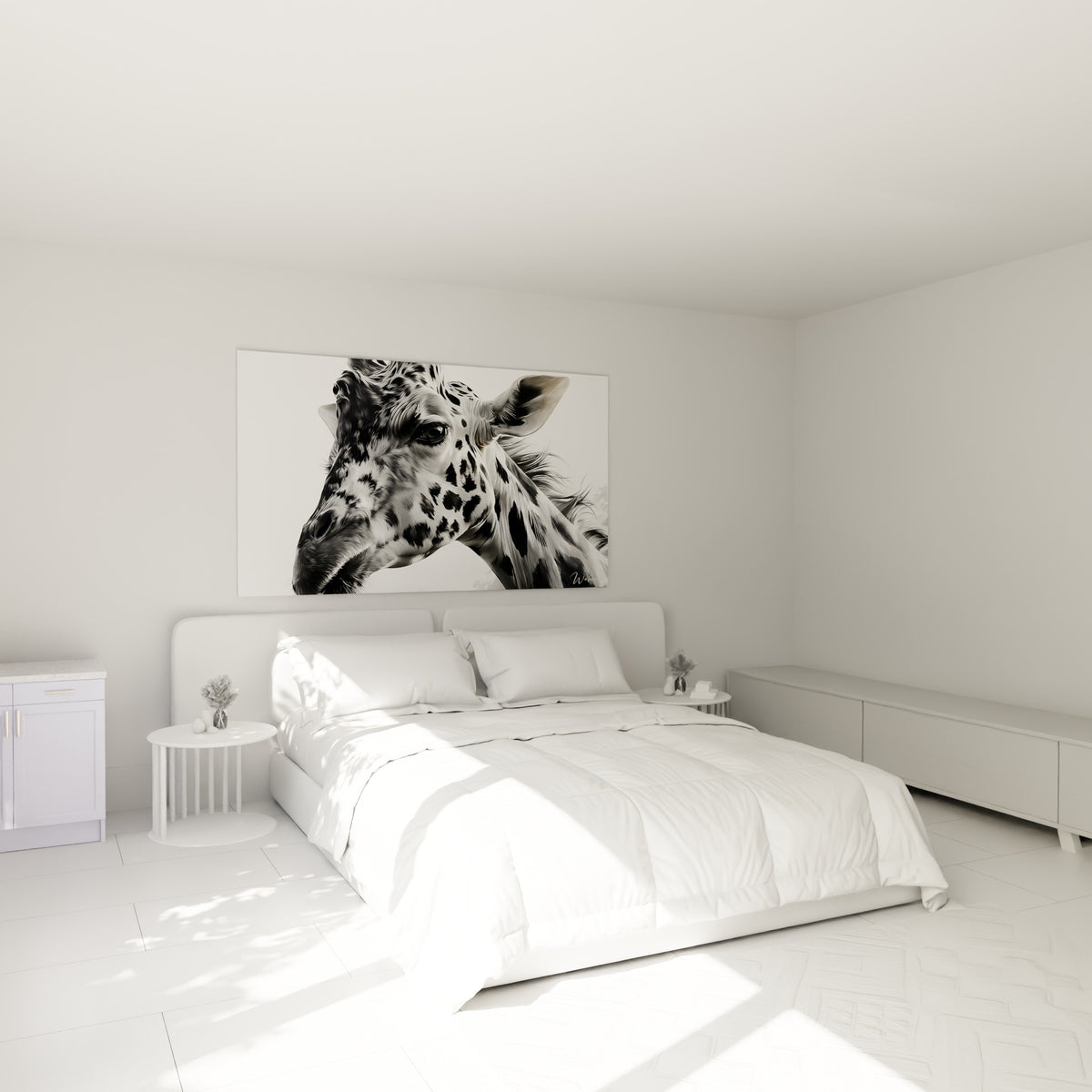 Portrait de girafe anthracite au style graphique, accroché au-dessus d'un lit dans une chambre claire