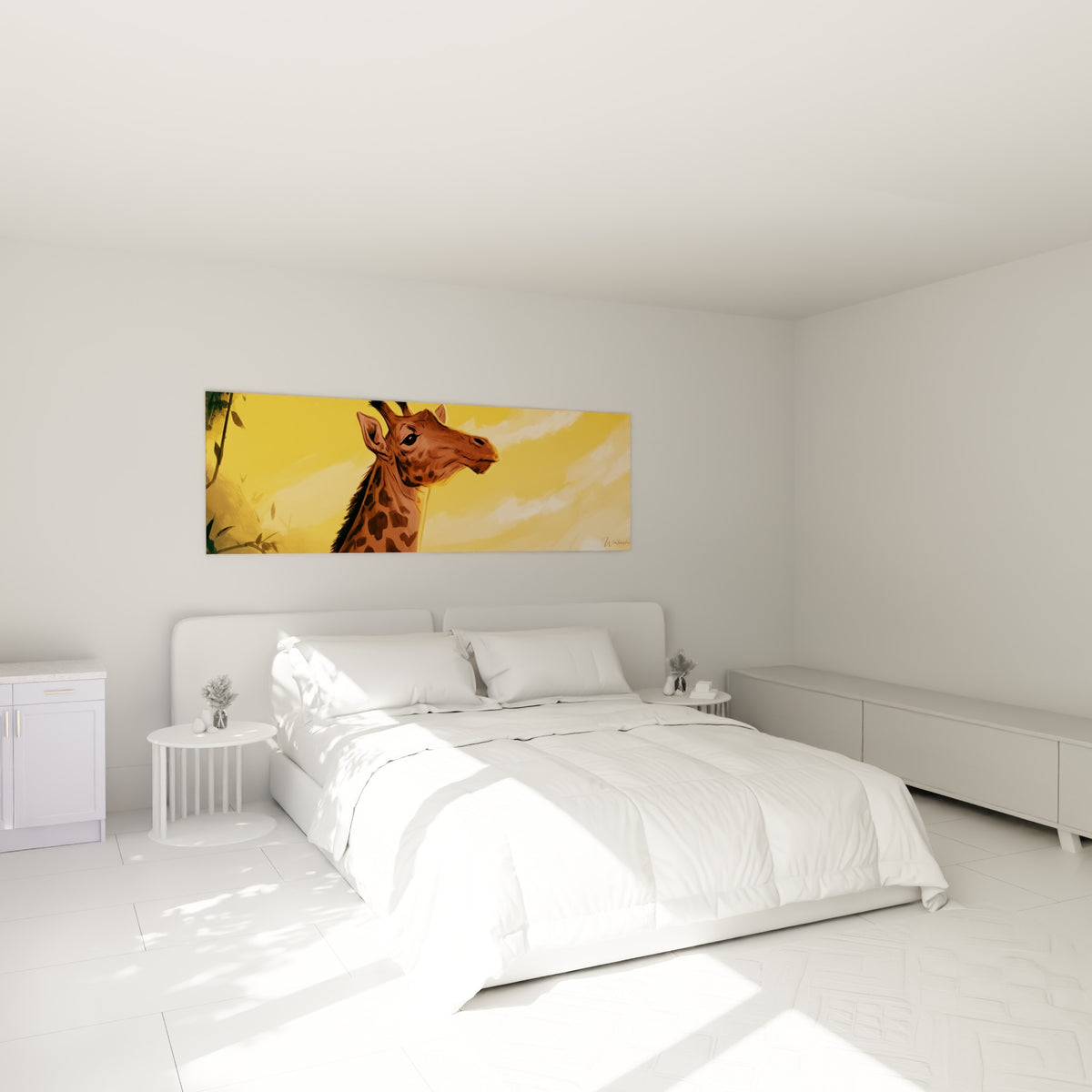 Tête de girafe brune et ocre peinte avec douceur, accrochée au-dessus d'un lit dans une chambre claire