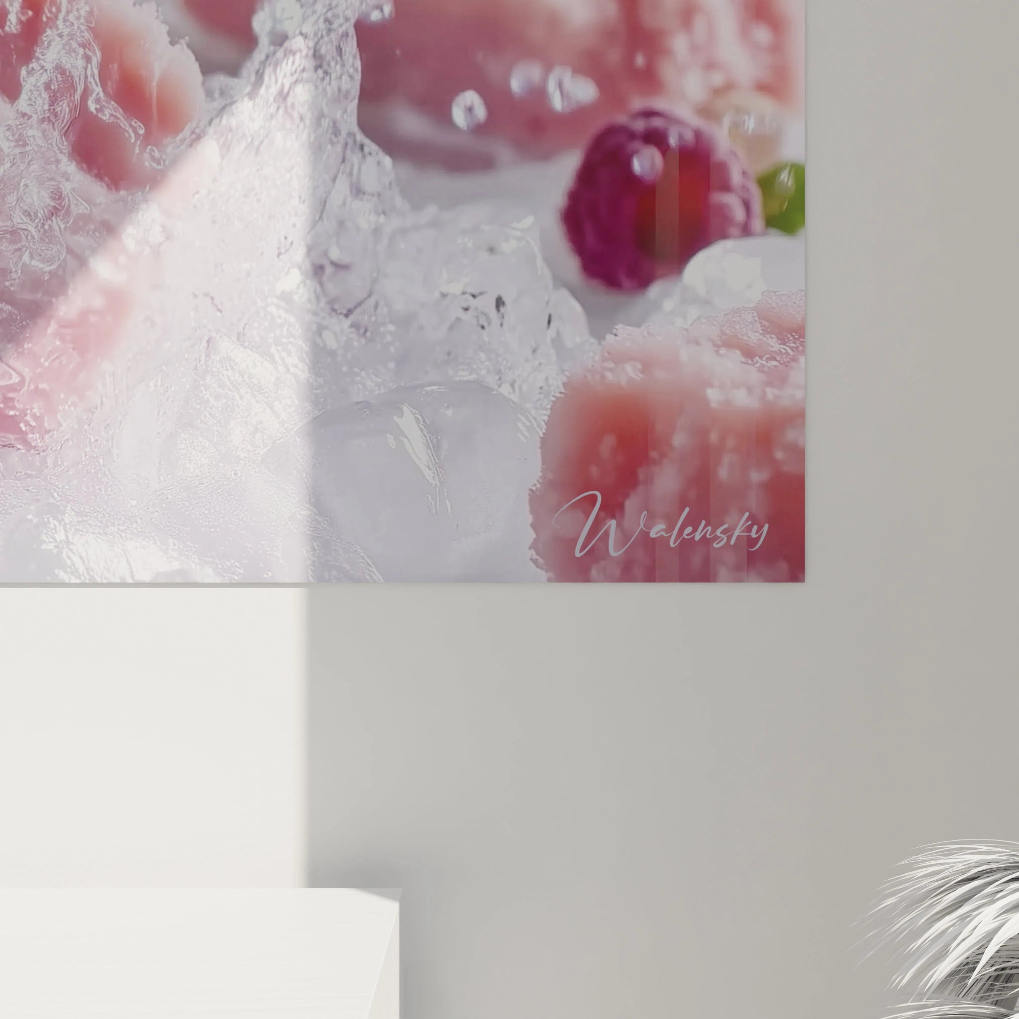 tableau mural art givré Walensky gros plan verre glacé et fruits rouges sur panneau décoratif