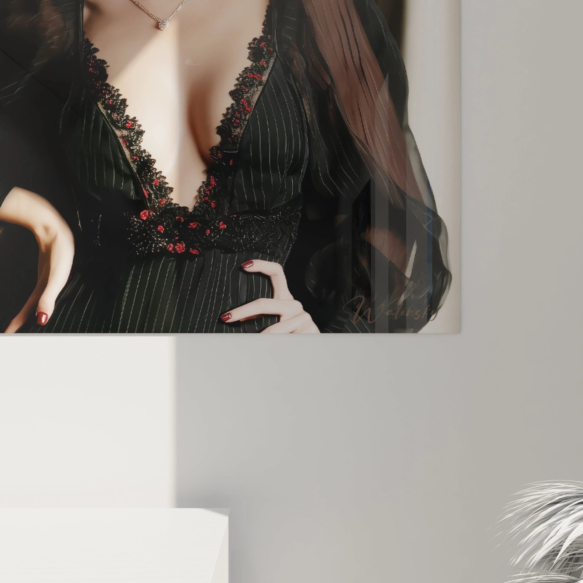 Tableau glamour couple moderne représentant une femme élégante avec un décolleté chic