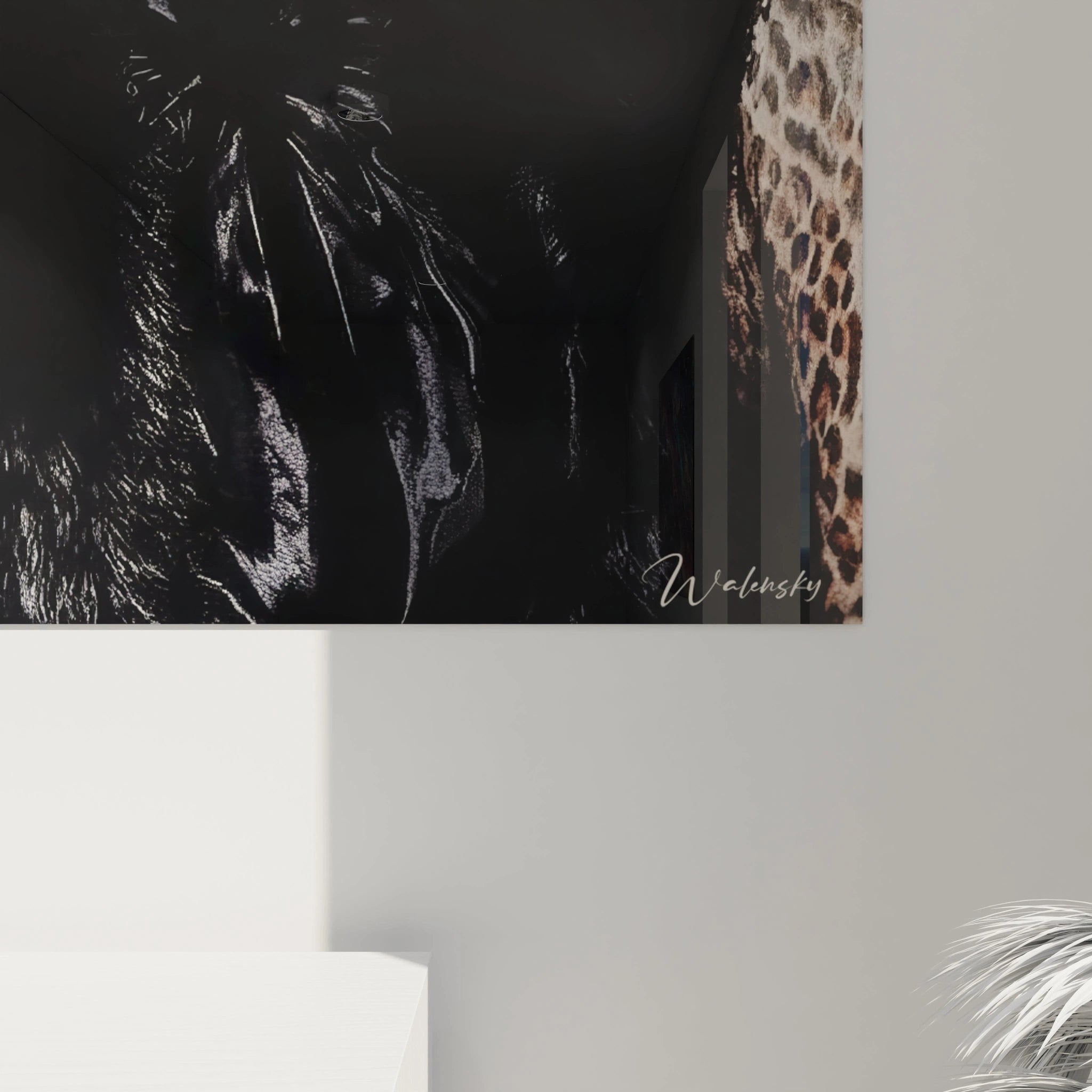 Tableau glamour noir de Walensky représentant un design élégant et moderne avec des motifs saisissants