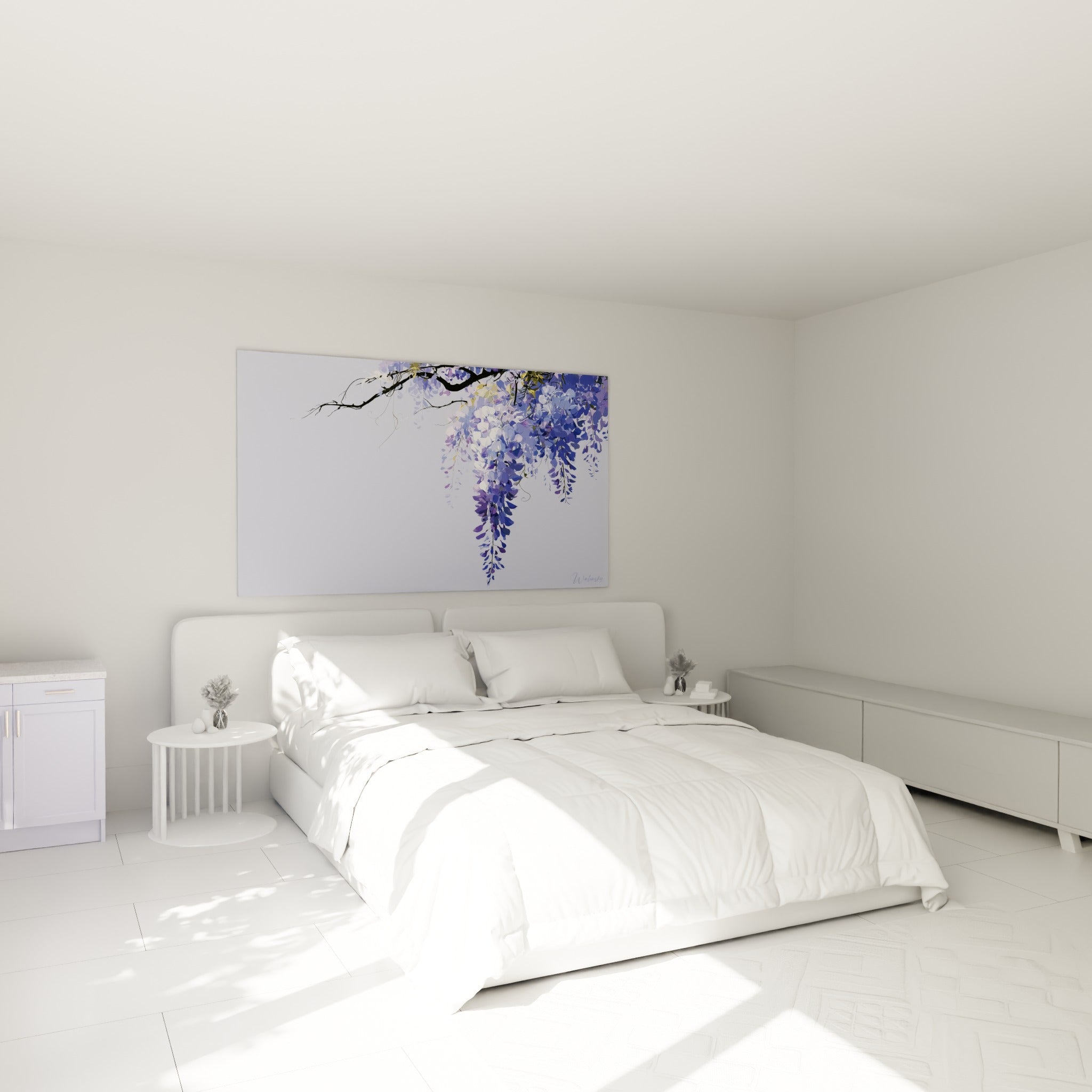Branche fleurie violette et blanche de glycine suspendue au-dessus d'un lit dans une chambre claire