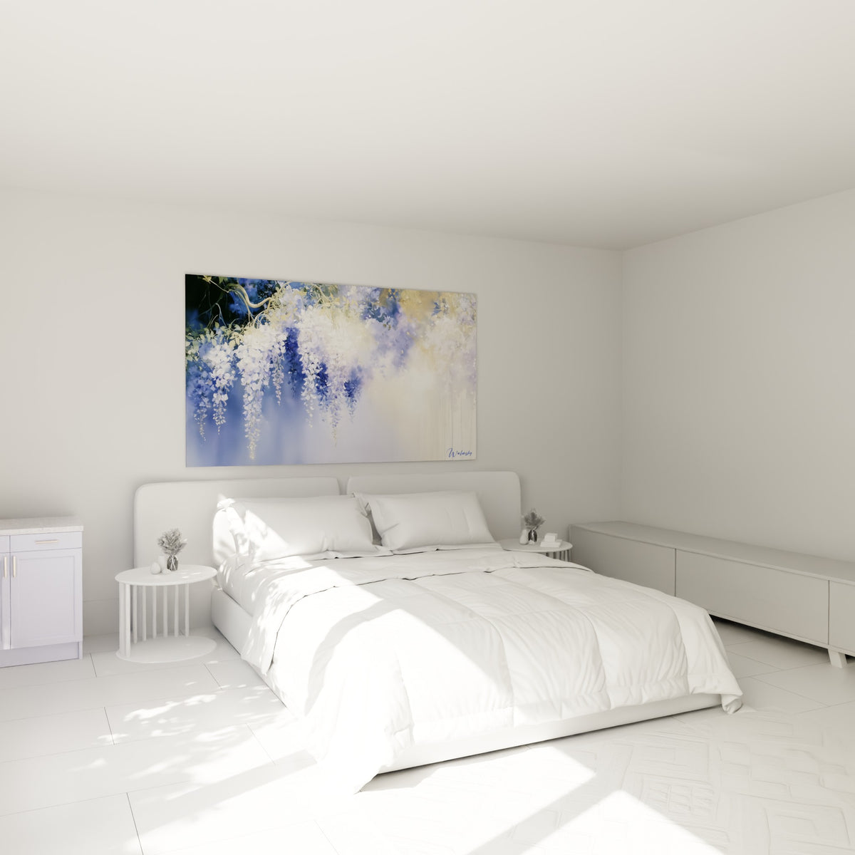 Glycine violette et dorée, cascade florale accrochée au-dessus d'un lit dans une chambre claire
