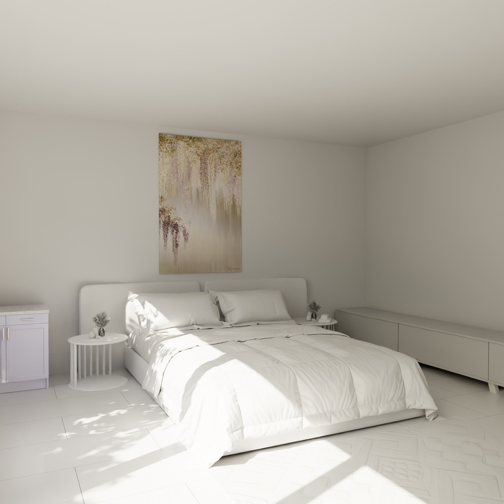 Grappes de glycine mauve et dorée accrochées au-dessus d'un lit dans une chambre claire