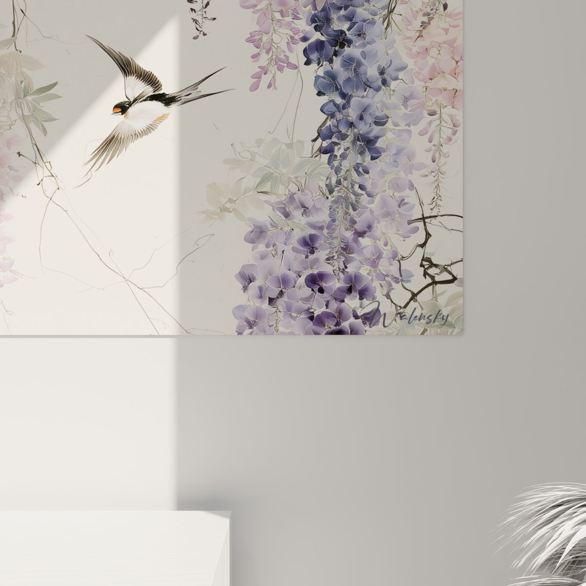 Détail des pétales mauves et du grain pictural des branches noires encrées sur la toile Glycine