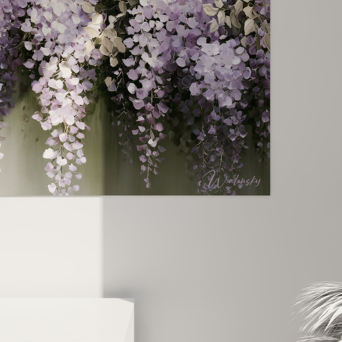 Détail des grappes de glycine où le lilas et l'ivoire se fondent en fines touches de matière