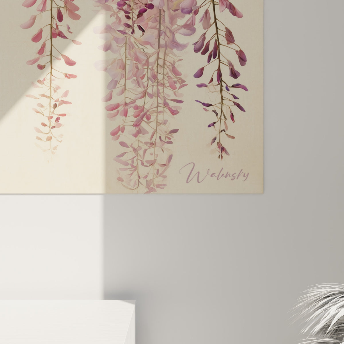 Détail des pétales de glycine mauve et rose, texture aquarellée et branches sombres finement peintes
