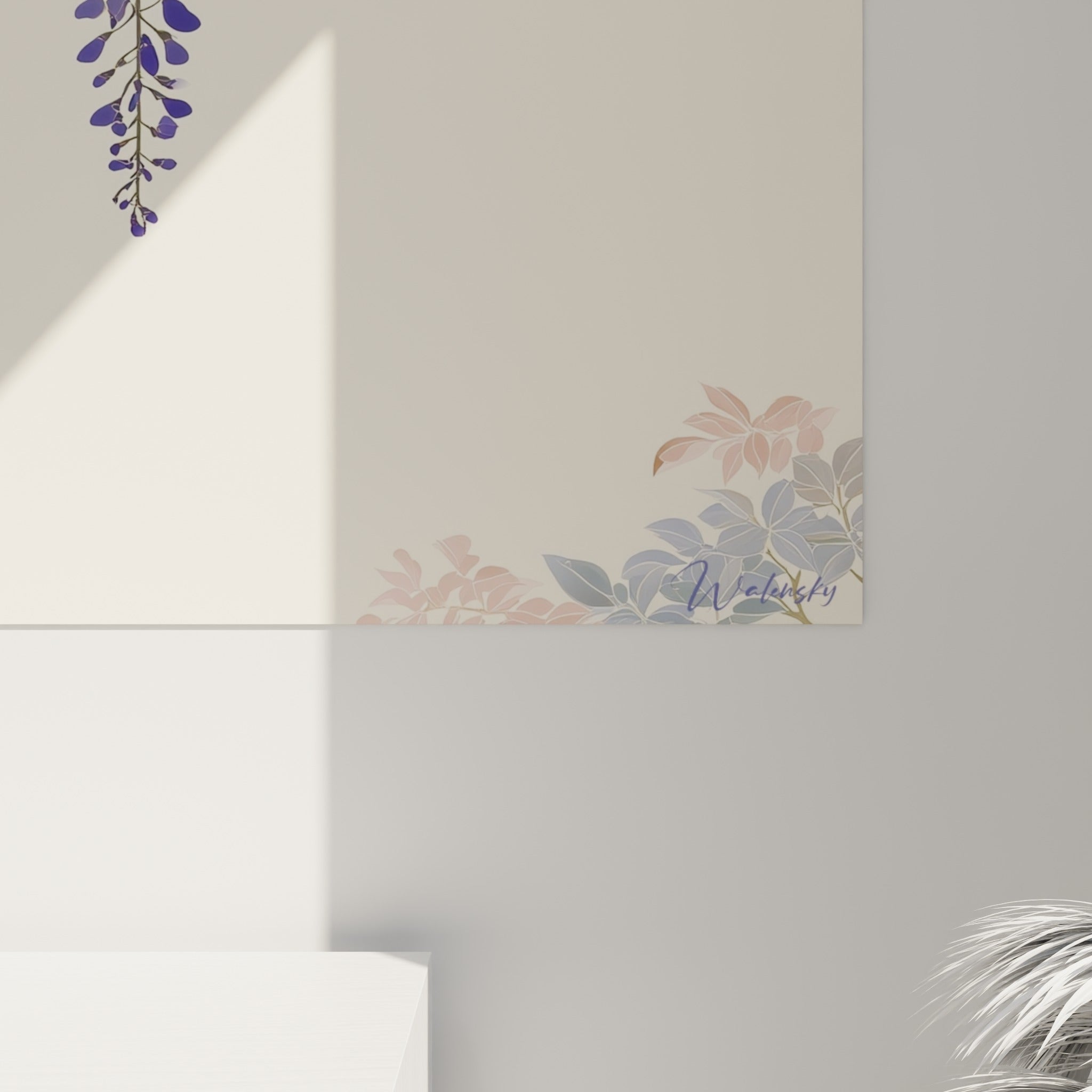 Détail des pétales de glycine aux touches mauve et indigo, grain fin et dégradés délicats sur fond ivoire
