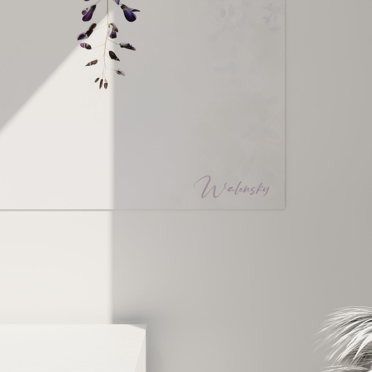 Détail des pétales mauves et violets de la glycine, textures fondues et coulures délicates