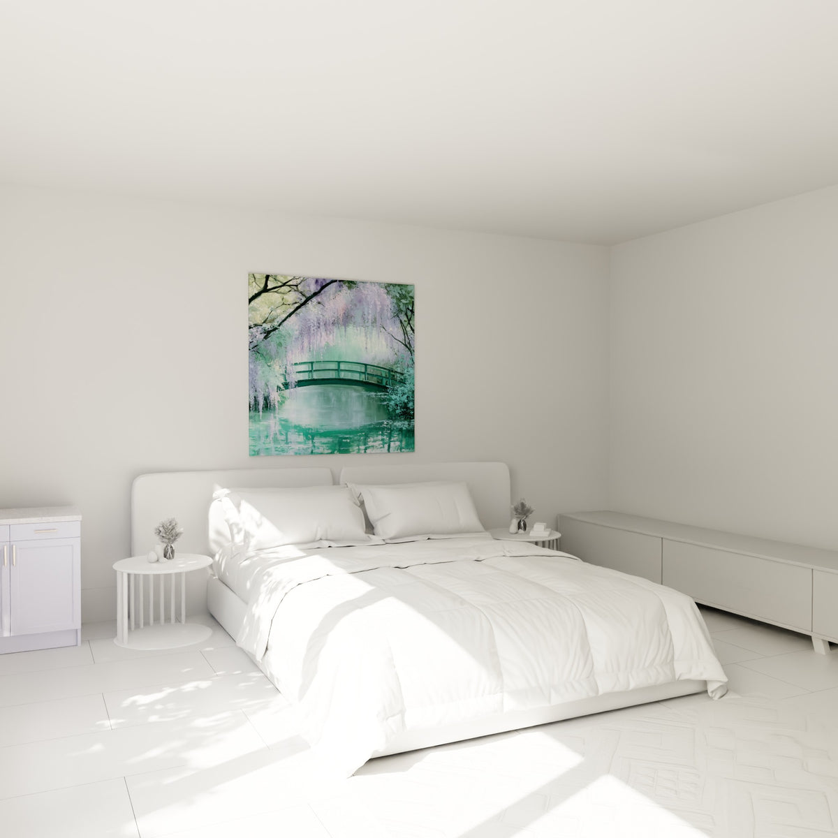 Glycine mauve et pont vert d'eau accrochés au-dessus d'un lit dans une chambre claire