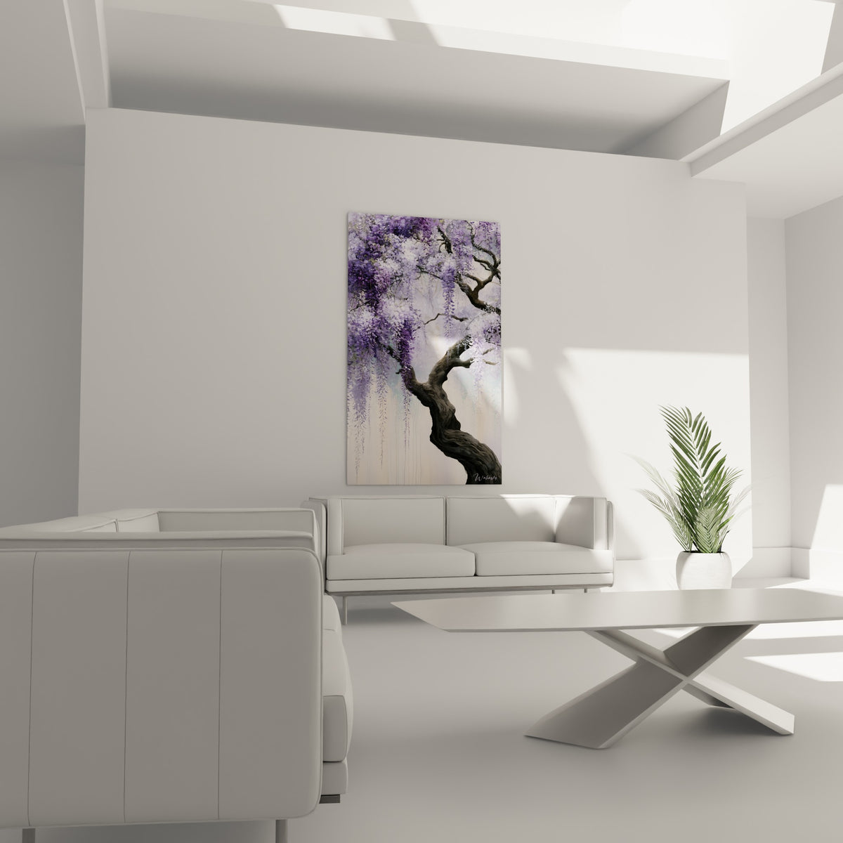 Fleurs de glycine lavande et blanches en cascade sur fond beige, au-dessus d'un canapé dans un salon lumineux