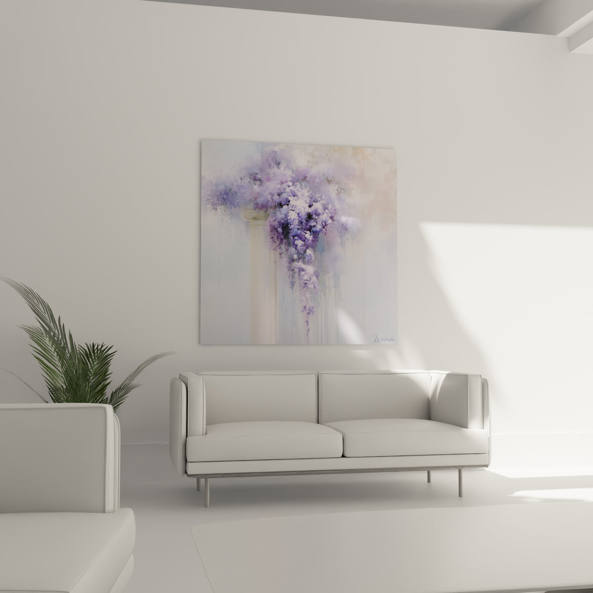 Fleurs de glycine lavande et ivoire suspendues au-dessus d'un canapé dans un salon lumineux