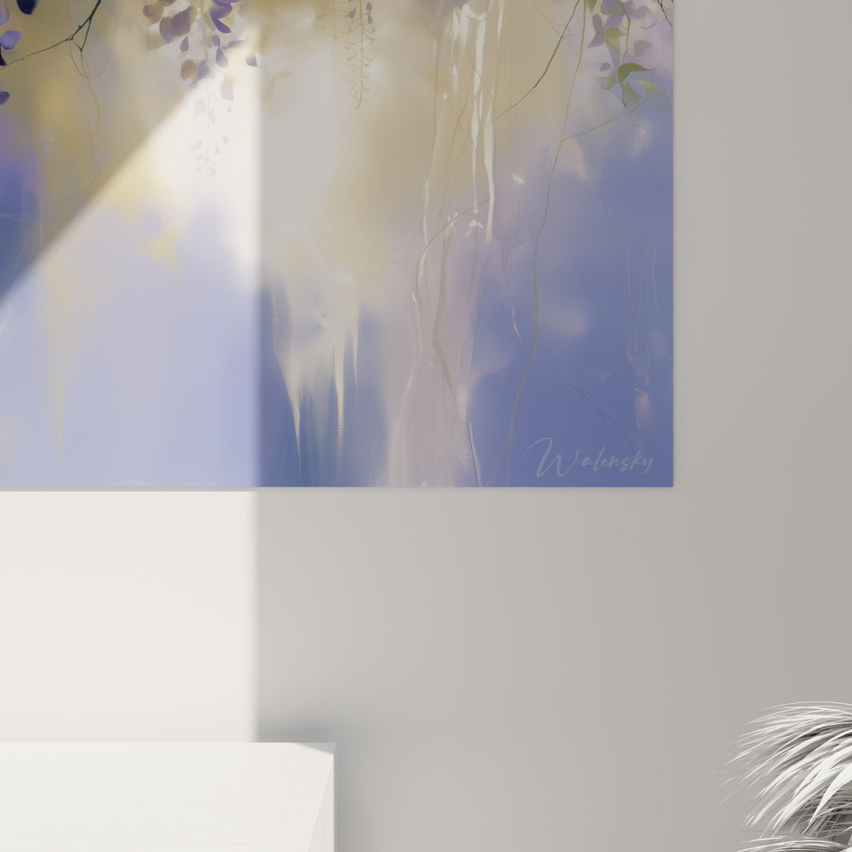 Pétales de glycine violets et blancs aux empâtements fondus, lumière dorée en grain rapproché
