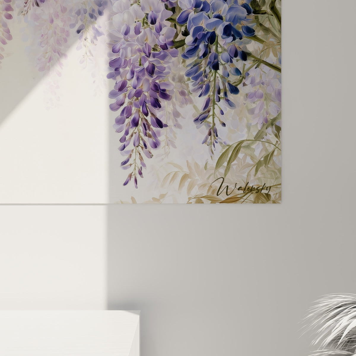 Détail des pétales de glycine mauve et blanche, textures fines et dégradés violets entremêlés