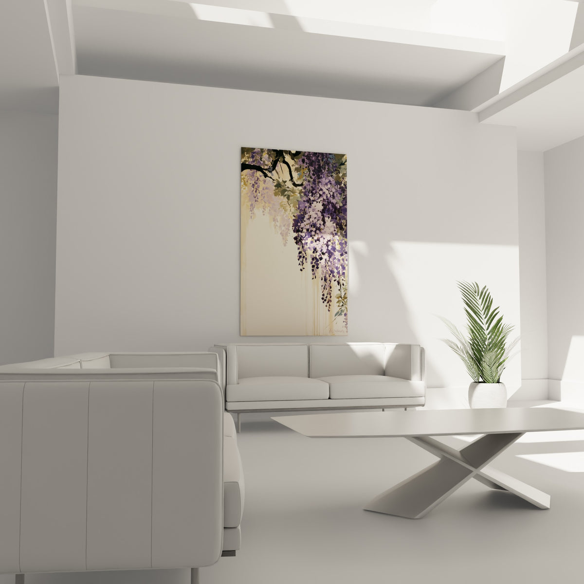 Fleurs de glycine mauve et vert olive en cascade au-dessus d'un canapé dans un salon lumineux