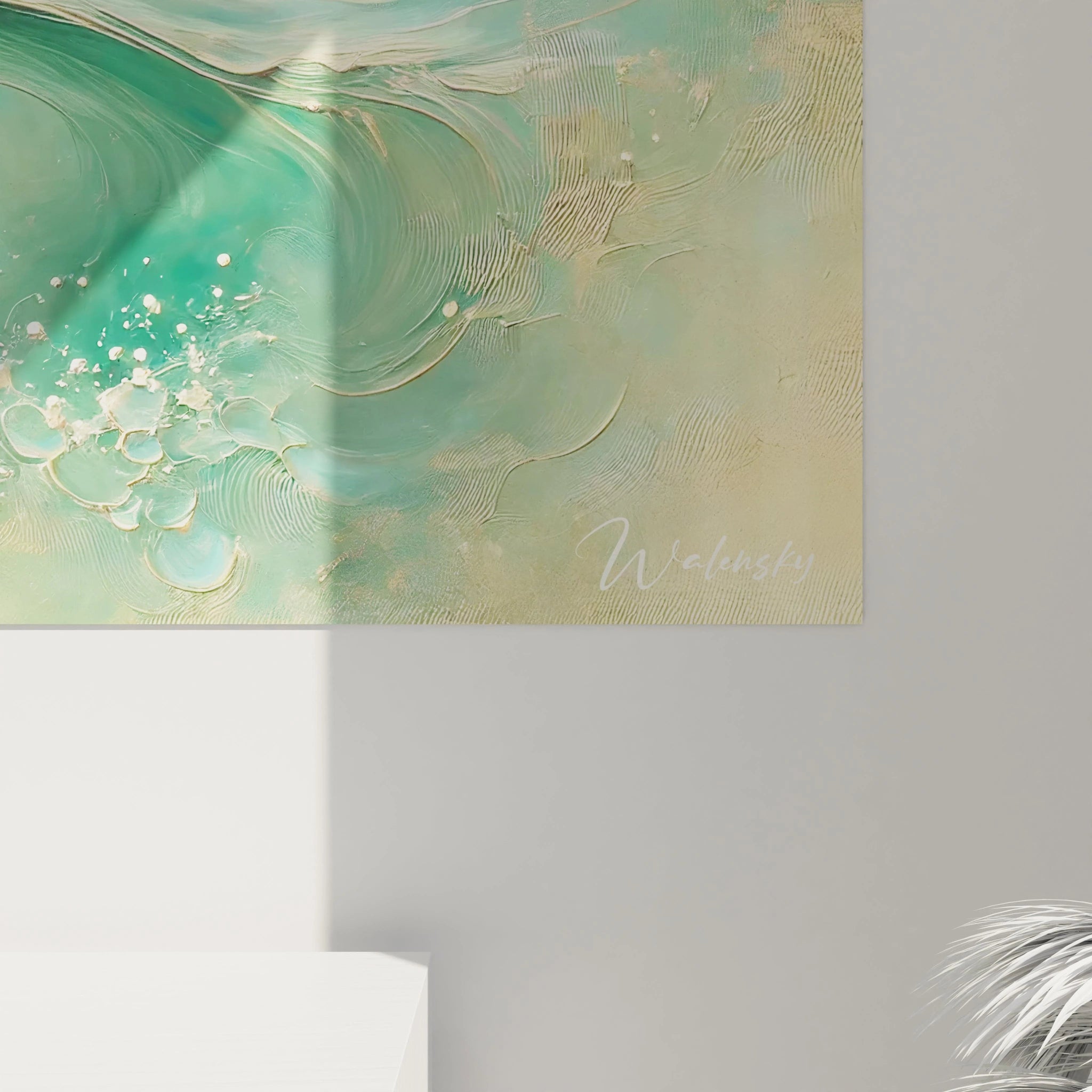 vue de pres du tableau loutre montrant des details precis du pelage et des vagues abstraites. La fusion des elements cree une sensation apaisante, invitant à plonger dans ce monde aquatique