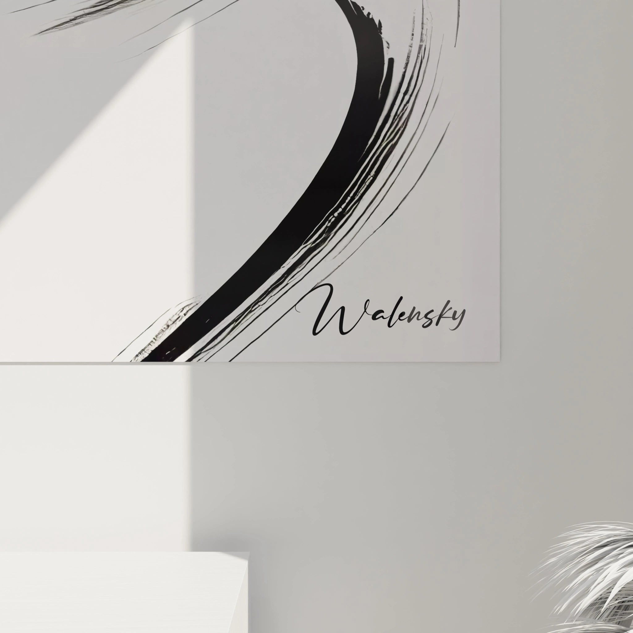 Vue de près : détails du tableau noir et blanc, traits audacieux, profondeur des ombres et textures. L’argent ajoute une touche moderne, soulignant l’intemporalité de la composition.