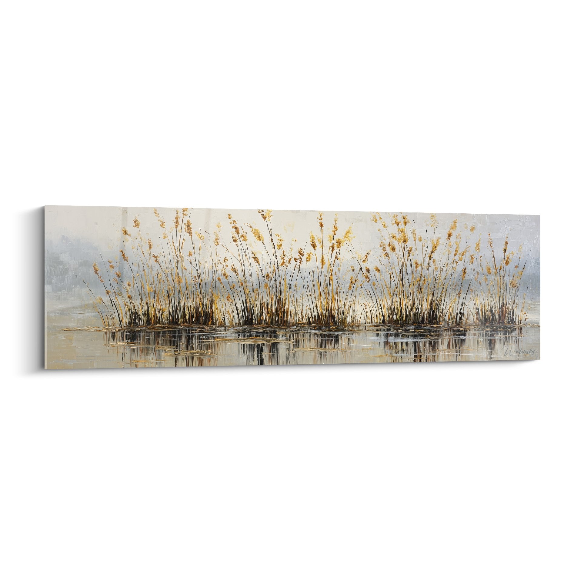 Tableau herbes dorées se reflétant dans eau calme sous ciel nuageux, palette beige et ocre, format panoramique nature