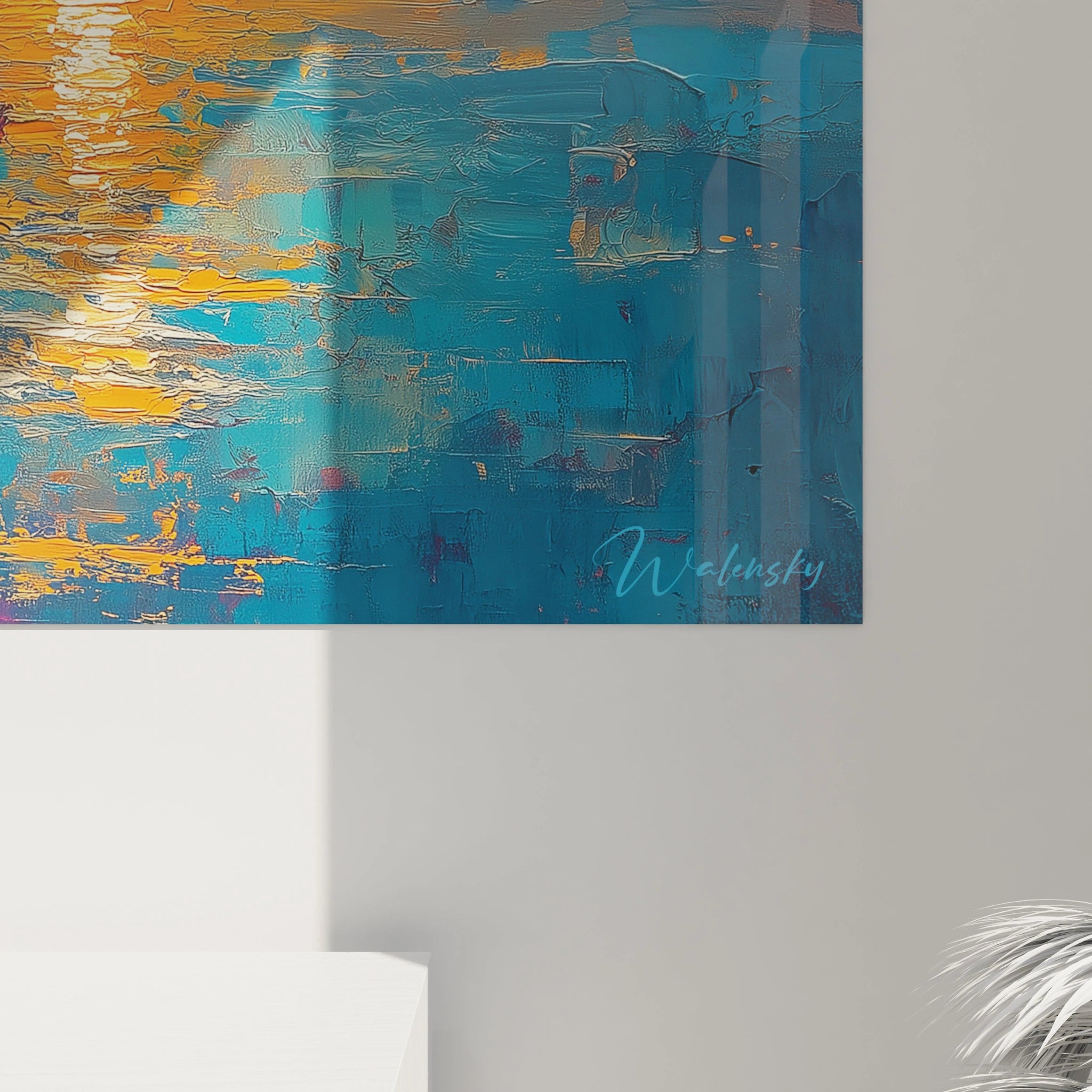 Un tableau impressionniste d'un village grec perché, combinant architecture blanche traditionnelle, dômes religieux bleus, mer azur et ciel embrasé aux nuances orange, jaune et rouge au coucher du soleil.