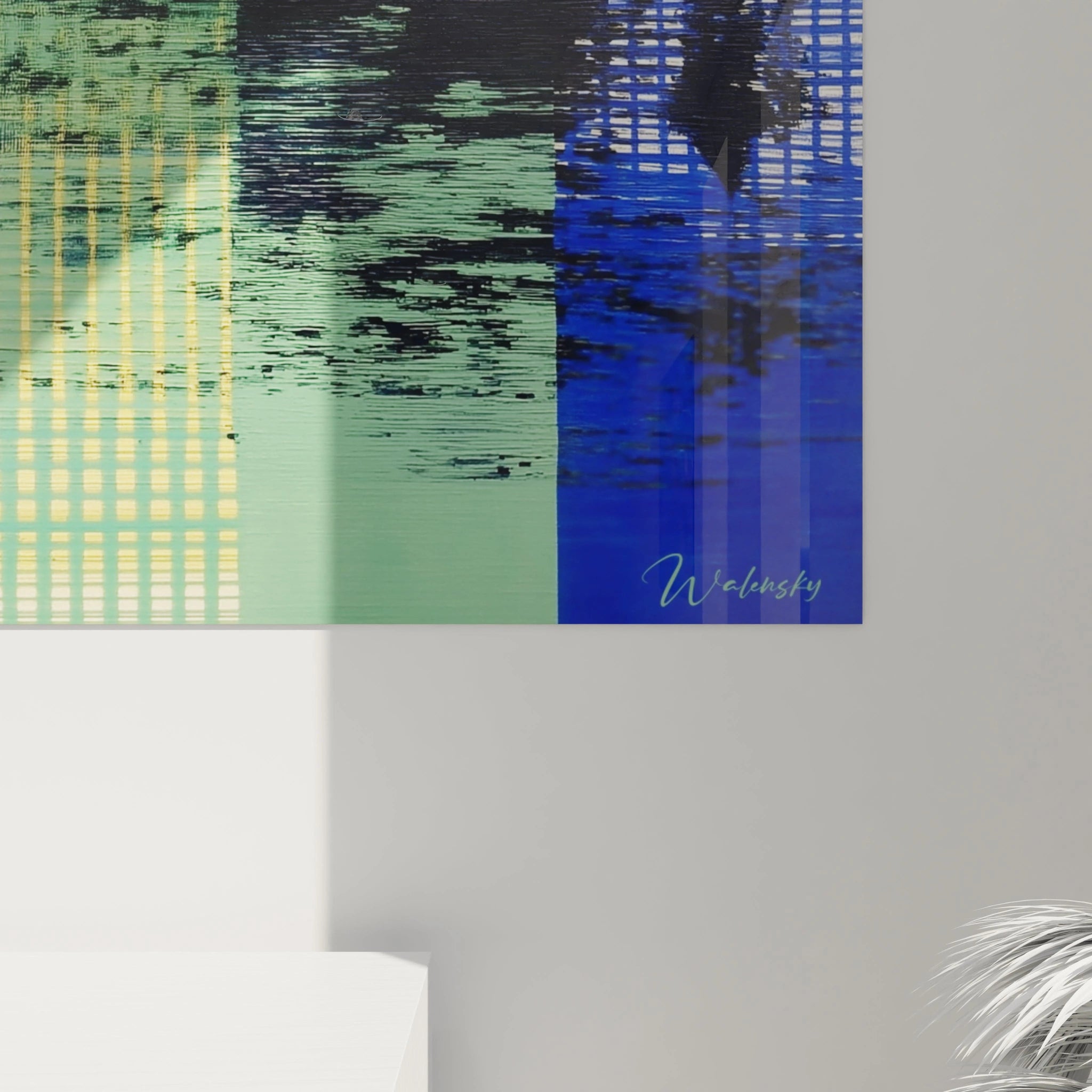Tableau mural abstrait Walensky vert et bleu avec motifs a grille dorée et signature tableau illusion cinétique