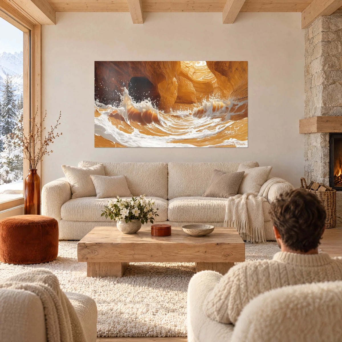 Tableau vague d'écume blanche jaillissant dans un canyon de grès ocre et orangé, au-dessus d'un canapé dans un salon lumineux