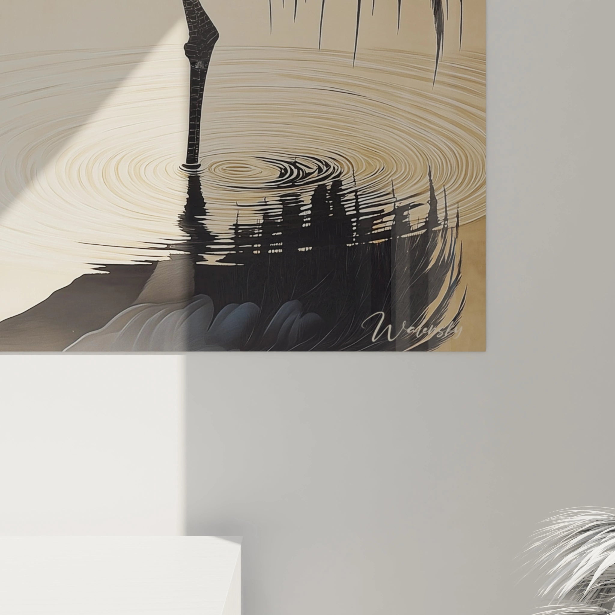 Tableau grue de Walensky avec reflet artistique en noir et beige représentant une grue au bord de l'eau