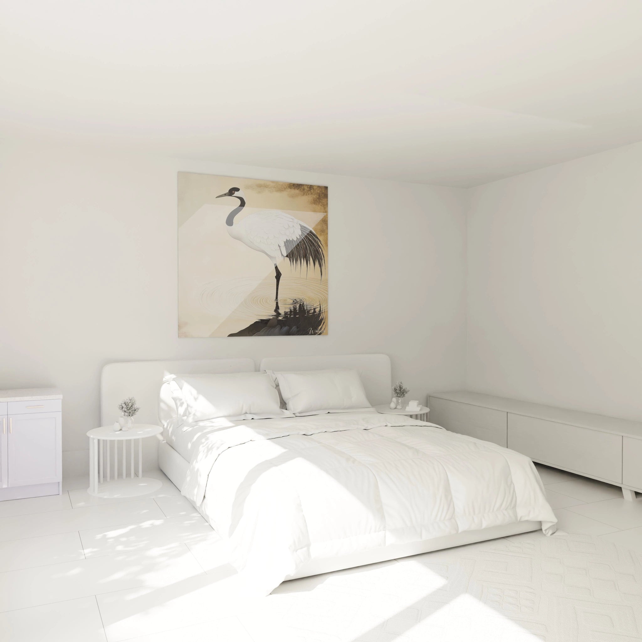 Tableau grue Walensky accroché dans une chambre minimaliste aux murs blancs et lit double blanc