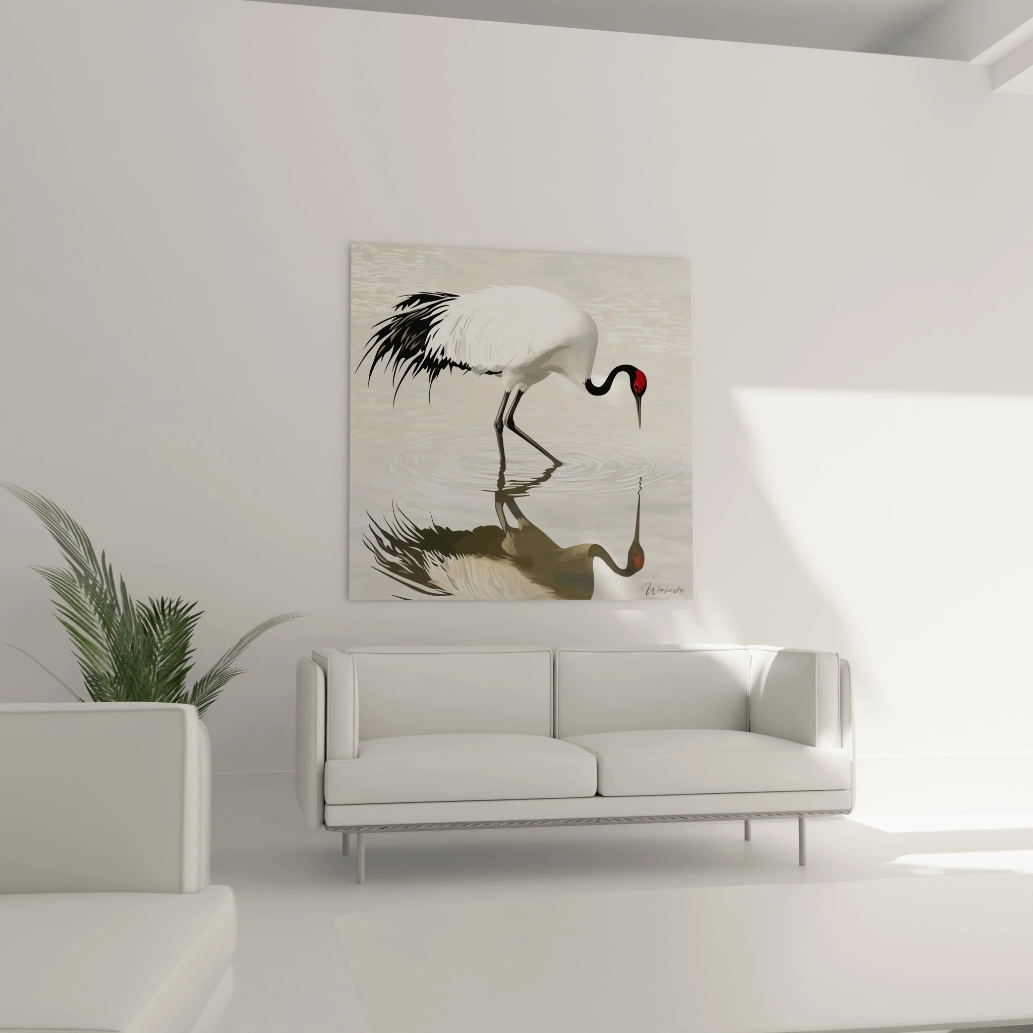 Tableau grue Walensky représentant une grue blanche avec tête rouge au-dessus de l'eau dans un salon moderne