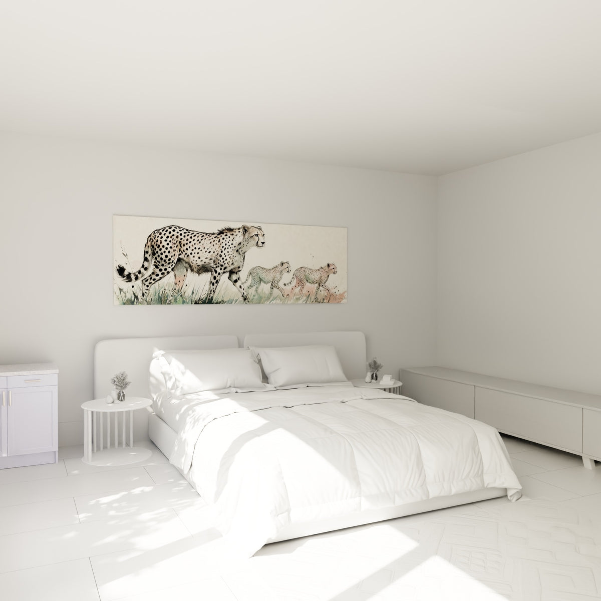 Guépard famille en marche, taches noires et fond crème, au-dessus d'un lit dans une chambre claire