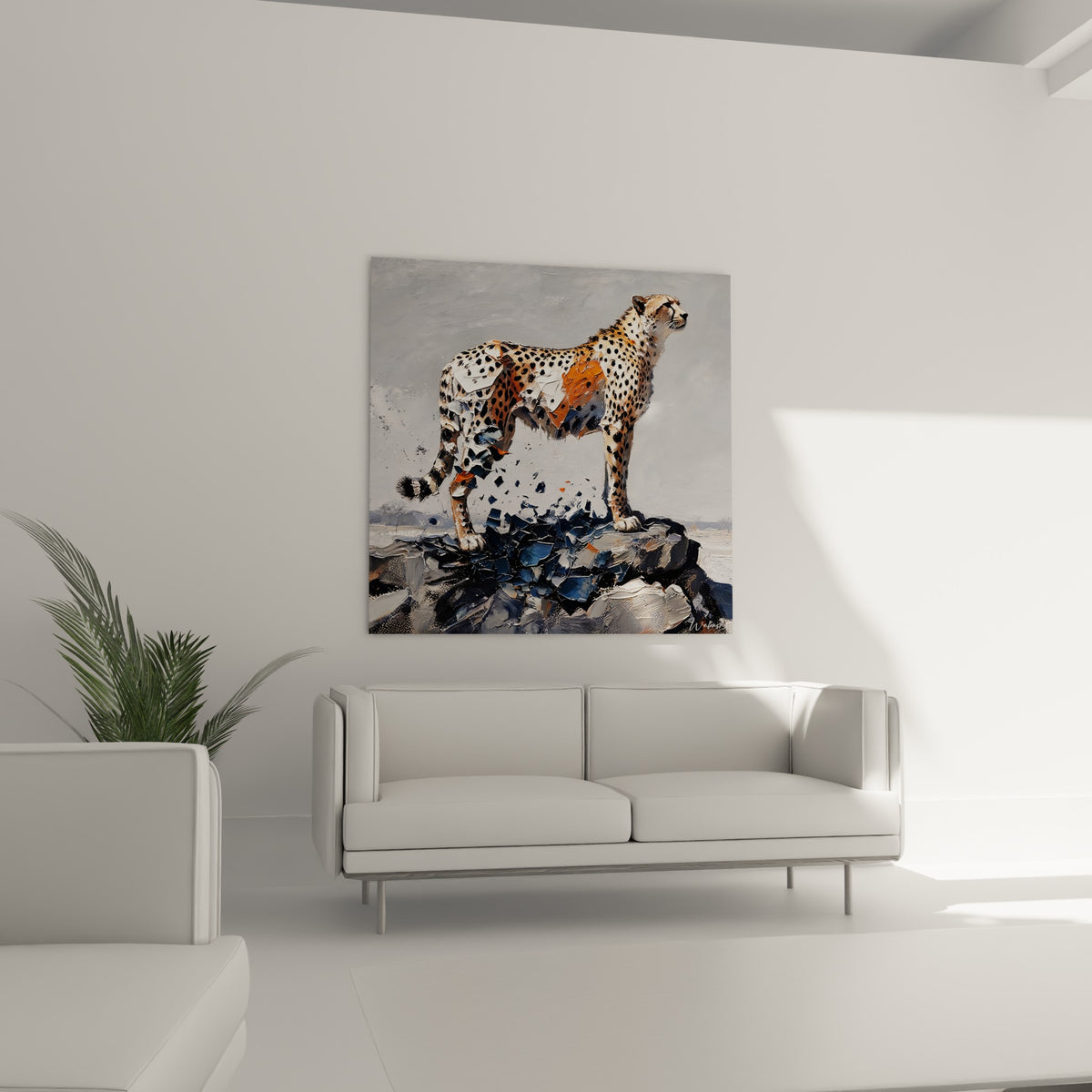 Félin sauvage aux tons crème et bleu anthracite fragmenté, disposé au-dessus d'un canapé dans un salon lumineux