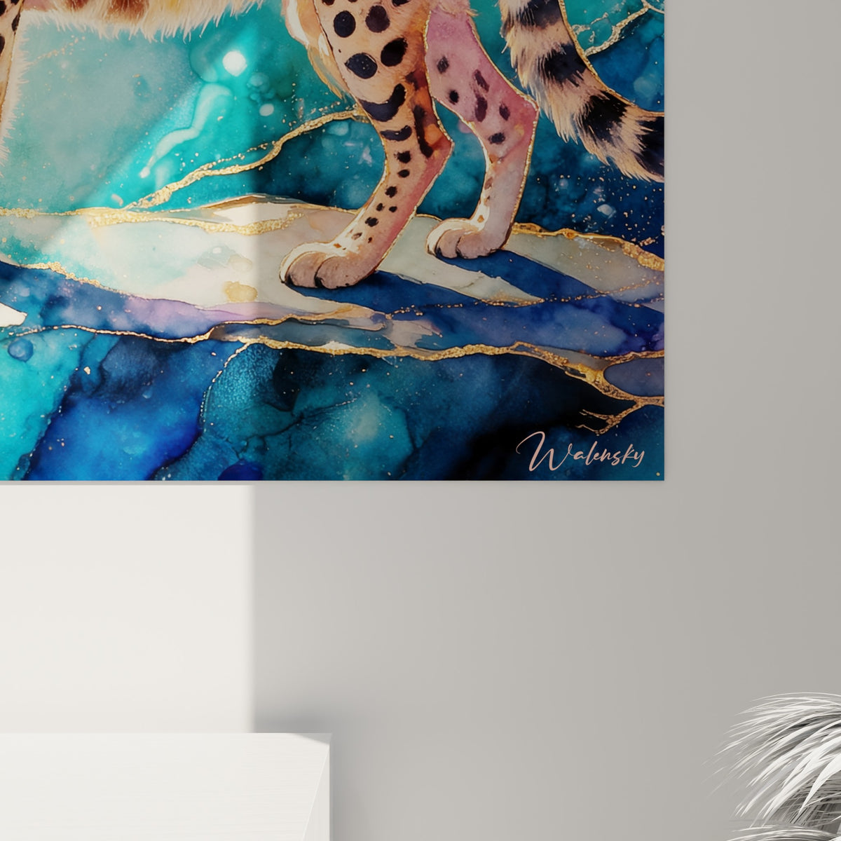 Empâtements dorés et coulures turquoise se mêlant au pelage tacheté du guépard peint en gros plan