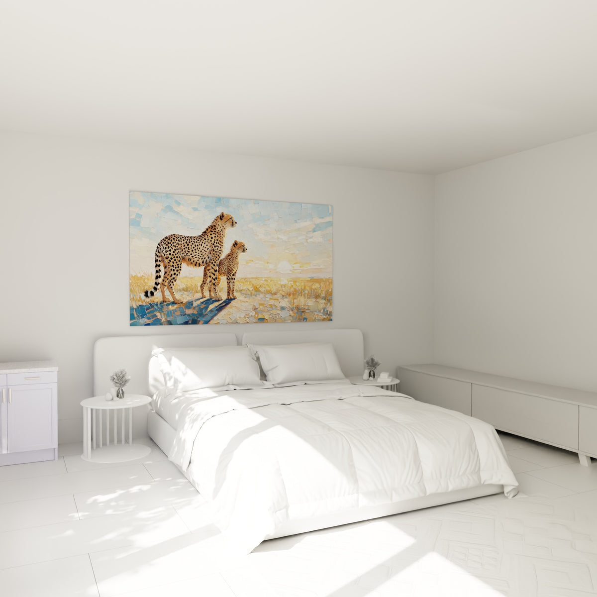 Mère guépard et son petit aux tons dorés et bleu pastel, accrochés au-dessus d'un lit dans une chambre claire