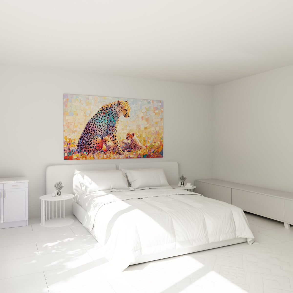 Petits guépards fauves et mère anthracite au-dessus d'un lit dans une chambre claire