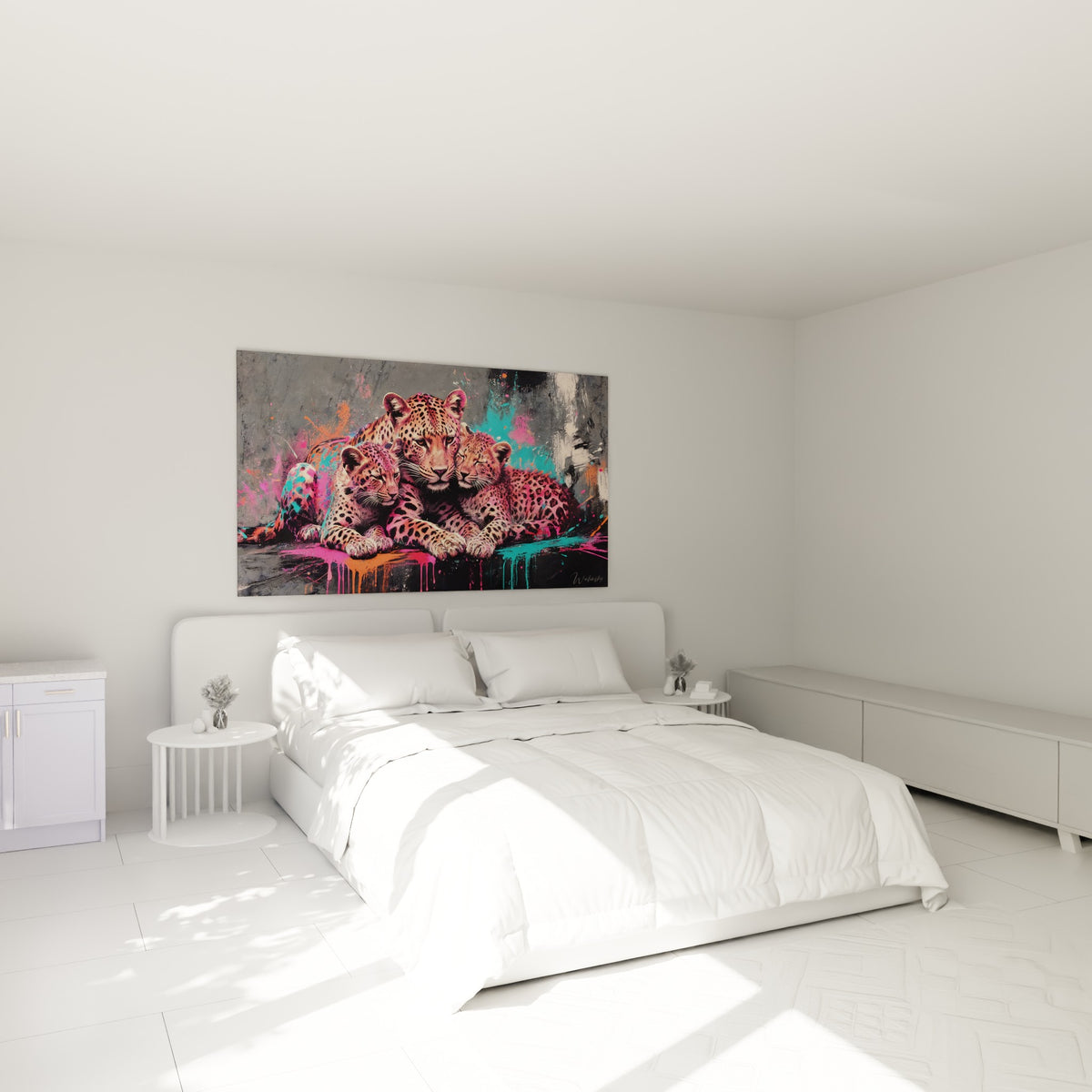 Félins tachetés fuchsia et orange réunis, accrochés au-dessus d'un lit dans une chambre claire