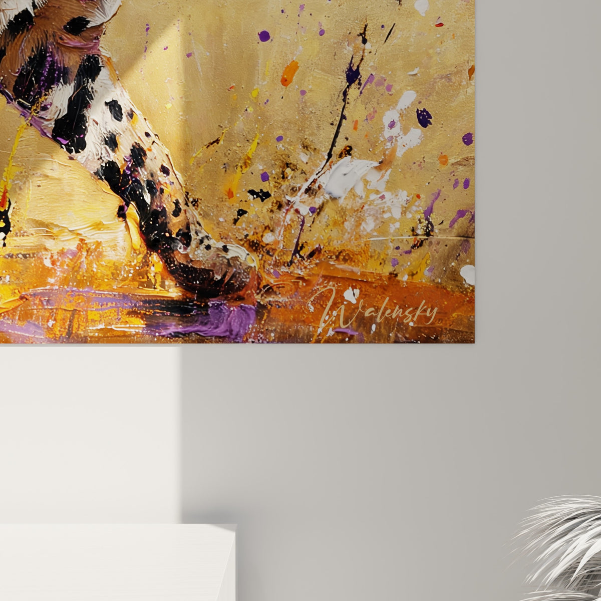 Empâtements de peinture orange et violette visibles sur le pelage tacheté du guépard, effet de matière