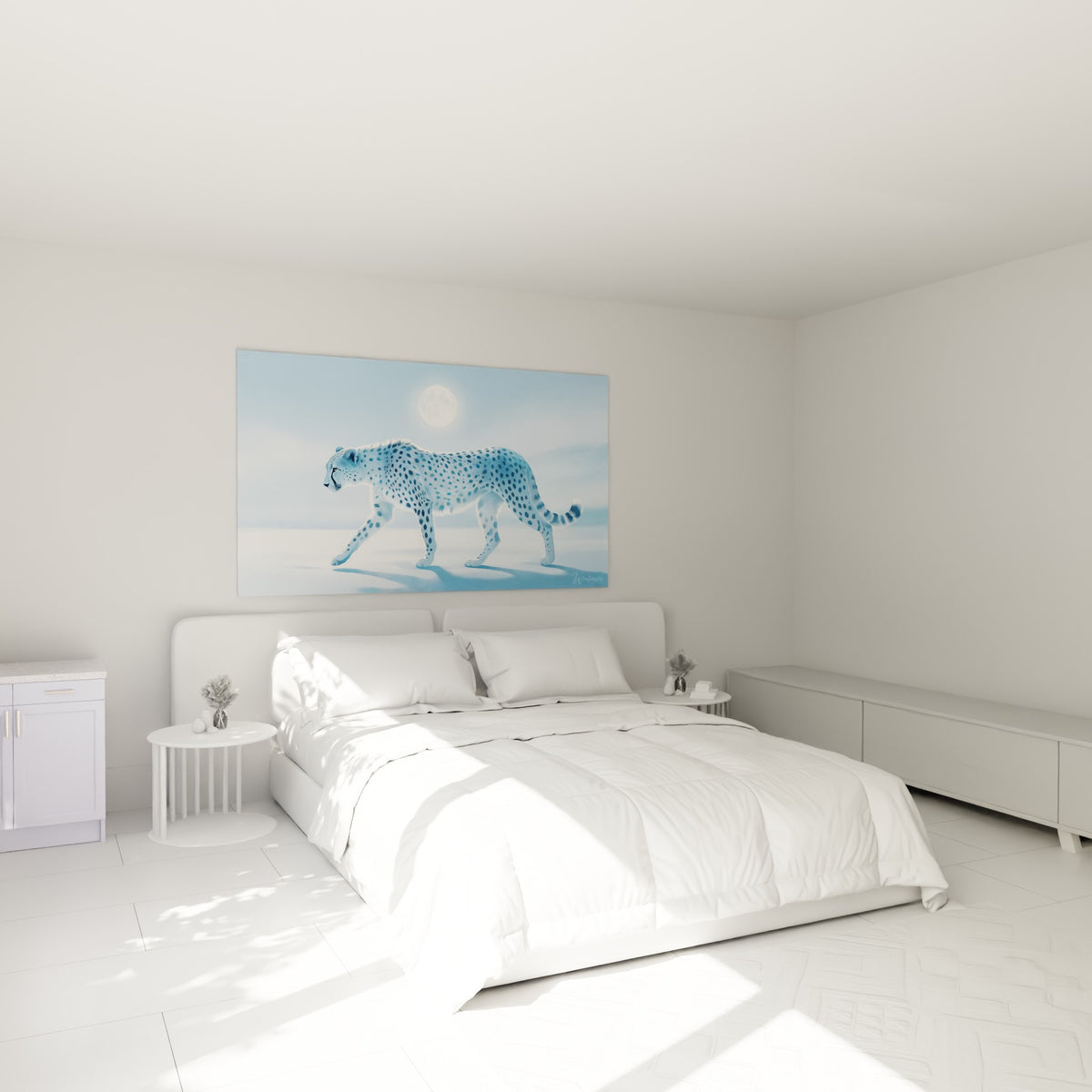 Silhouette de guépard blanc et bleu clair accrochée au-dessus d'un lit dans une chambre claire