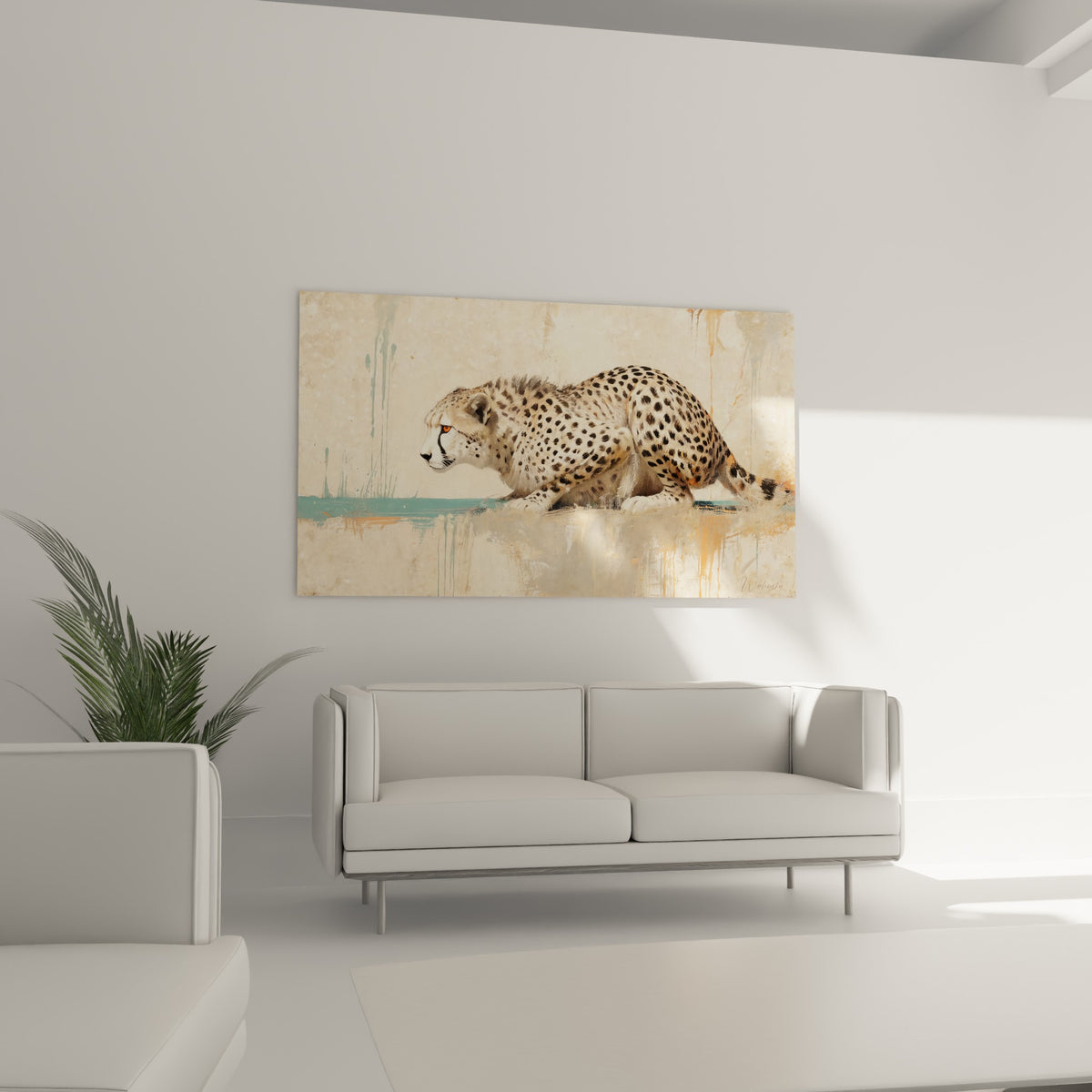 Guépard fauve et ivoire, coulures turquoise traversant la toile, au-dessus d'un canapé dans un salon lumineux