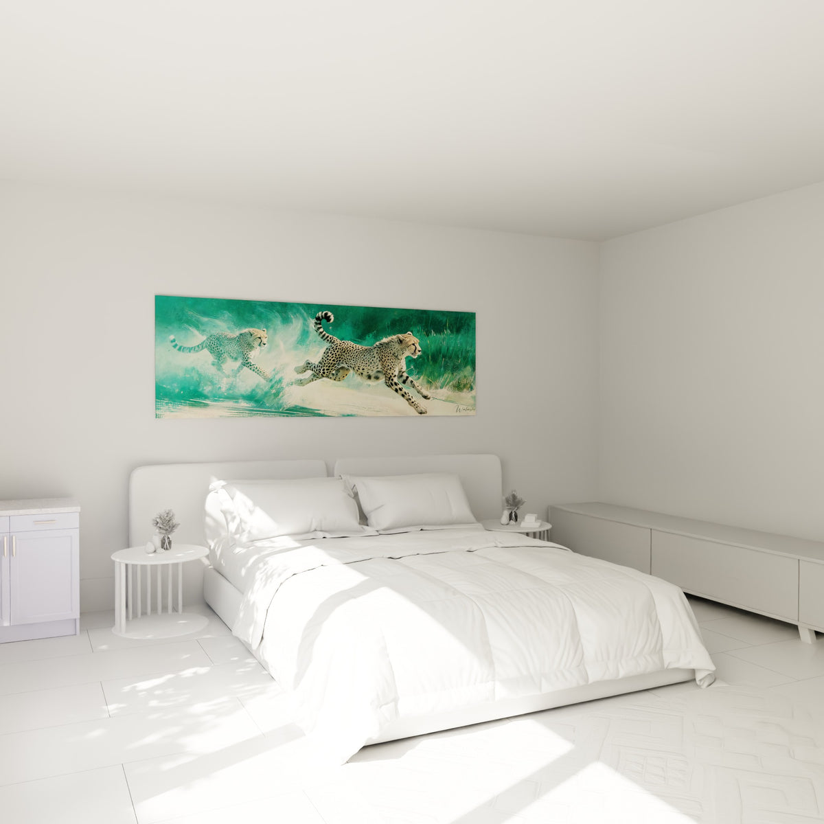 Félins tachetés en pleine poursuite, tons turquoise et sable, au-dessus d'un lit dans une chambre claire