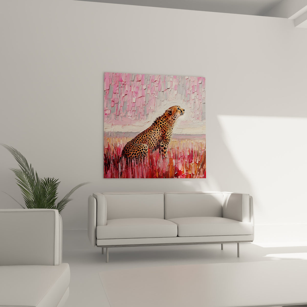 Guépard tacheté sur fond rose poudré et herbe rouge, disposé au-dessus d'un canapé dans un salon lumineux