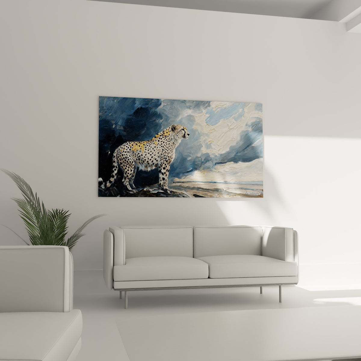 Guépard doré scrutant l'horizon au-dessus d'un canapé dans un salon lumineux, taches noires et crème