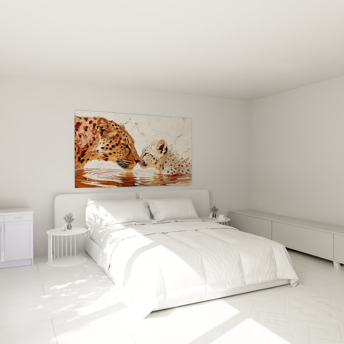 Guépards tacheté fauve et blanc crème accrochés au-dessus d'un lit dans une chambre claire