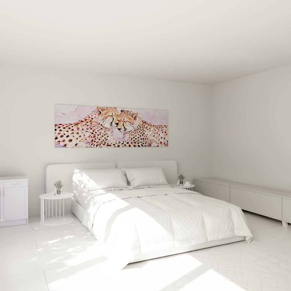 Couple de guépards roses et lilas au-dessus d'un lit dans une chambre claire, empâtements visibles