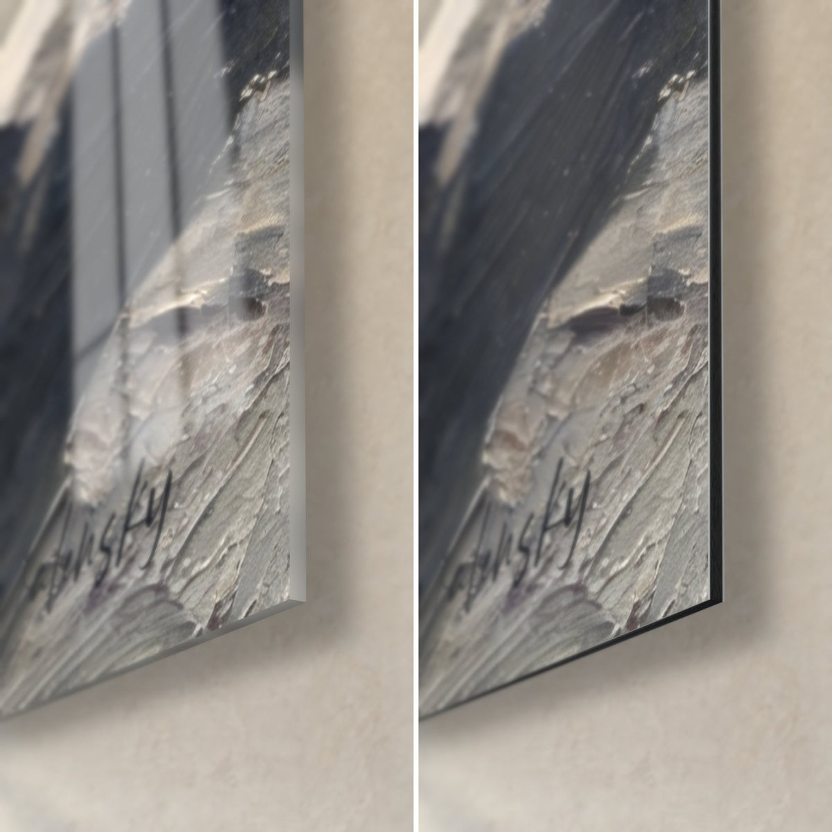 Tableau guépard aux taches noires, coin bas droit : verre acrylique brillant à gauche, Dibond noir mat à droite, empâtements ivoire et gris