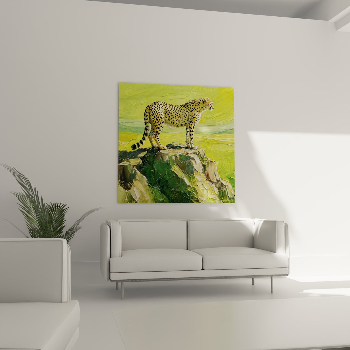 Animal sauvage jaune sable sur rocher vert olive, au-dessus d'un canapé dans un salon lumineux